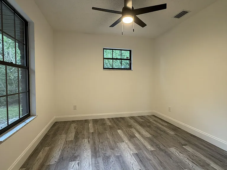 1095 E Graves Ave — Photo 19