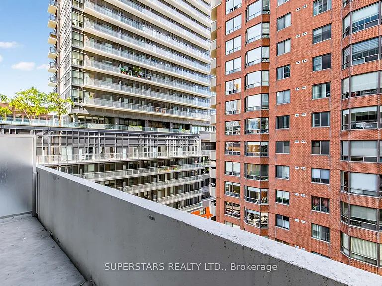 77 Mutual St #611 — Photo 19