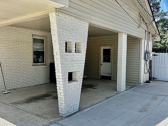 2nd image of 215 Flores Ln