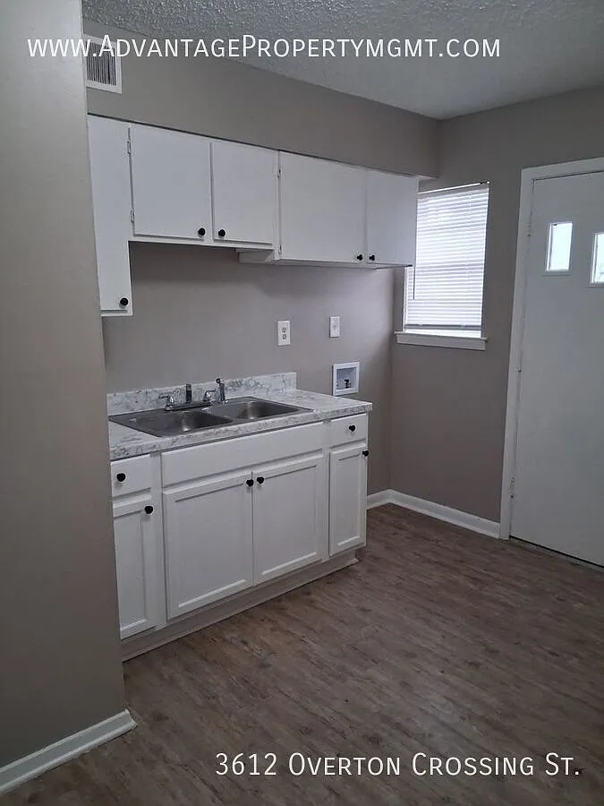 Charming 2-Bedroom Home for Rent - 3612 Overton Crossing — Photo 4
