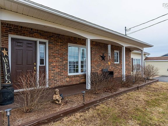 3rd image of 885 Thompson Rd