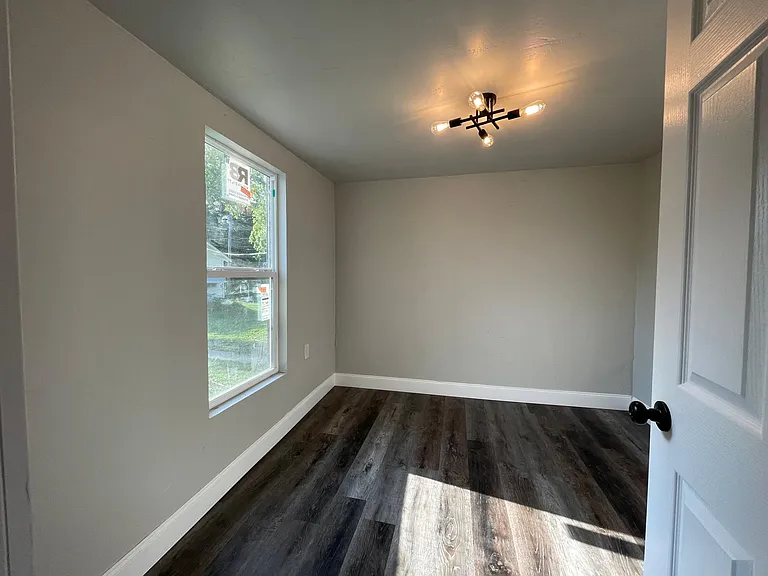 1317 E Broadway St — Photo 28