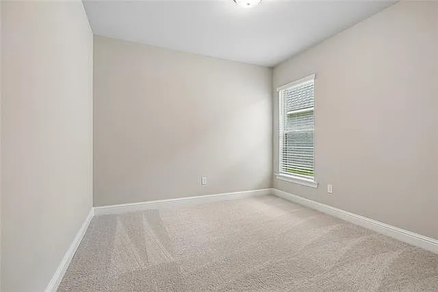 8862 Lyndanne Dr — Photo 13