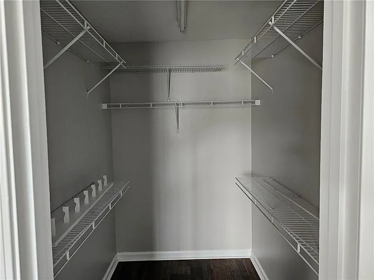 1021 Thornborough Dr — Photo 20
