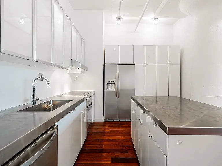 1314 NW Irving St #202 — Photo 3