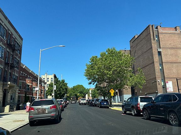 5th image of 2054 Bergen St