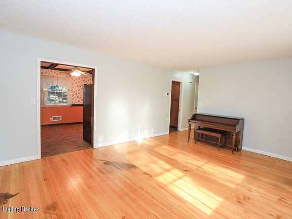 3rd image of 9607 Aylesbury Dr