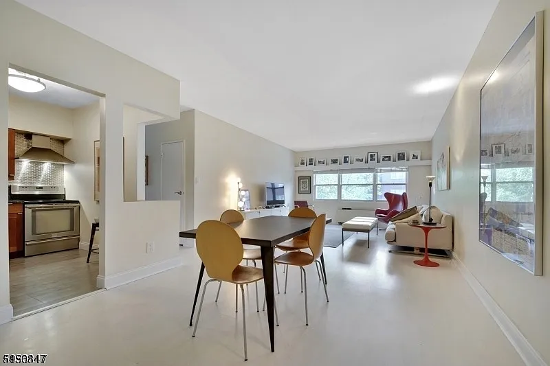 1 bed, 1.0 bath, 1000 sqft, $2,250 — Photo 4