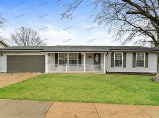 12000 Kingshead Dr, Florissant, MO 63033