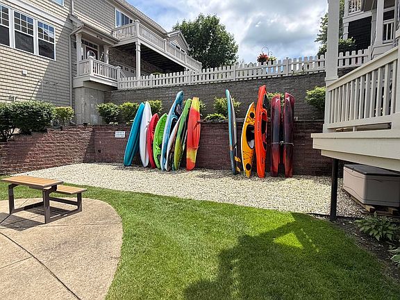 4th image of 370 Sundown Ct Unit D