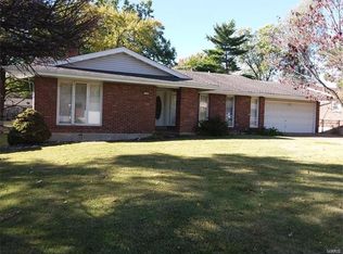 712 Coach House Dr, Hazelwood, MO 63042