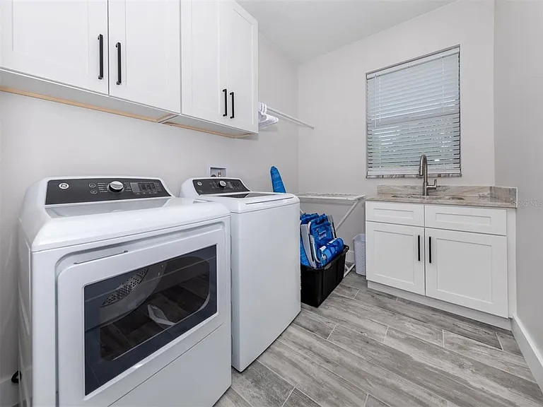 17566 De Miranda Ave — Photo 25