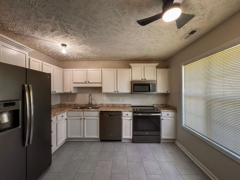 197 Brandywood Ct — Photo 3
