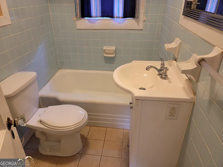 156 Florida Ave — Photo 11