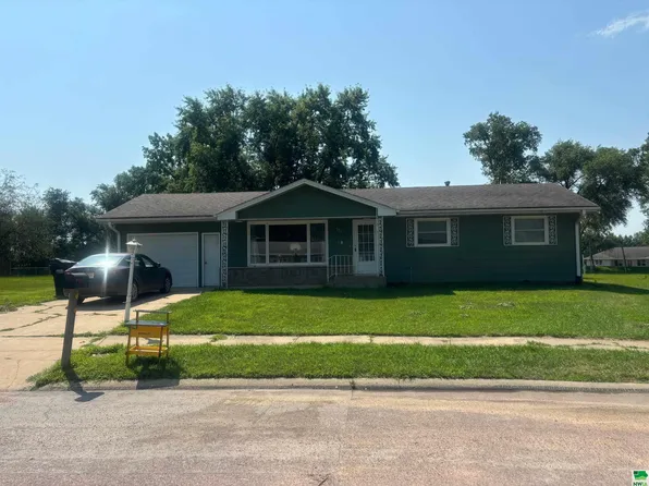 525 S Craig Dr, Cherokee, IA 51012