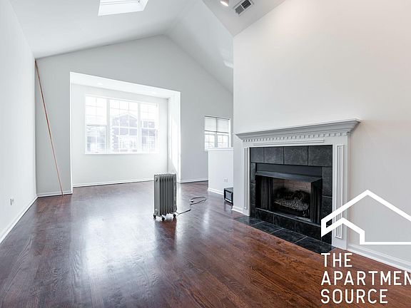 2nd image of 3327 N Sheffield Ave APT 3