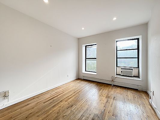 4th image of 315 W 116th St #B4