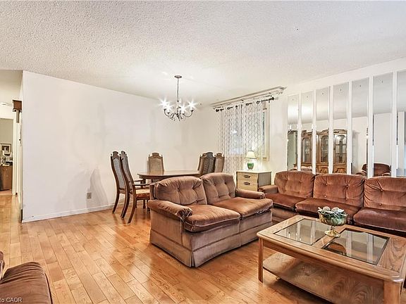 3rd image of 965 Saint George St