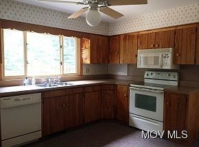 5th image of 406 Edgewood Dr