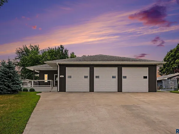 218 Douglas Blvd, Baltic, SD 57003