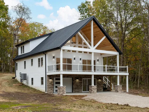 741 Floral Valley Dr E, Howard, OH 43028