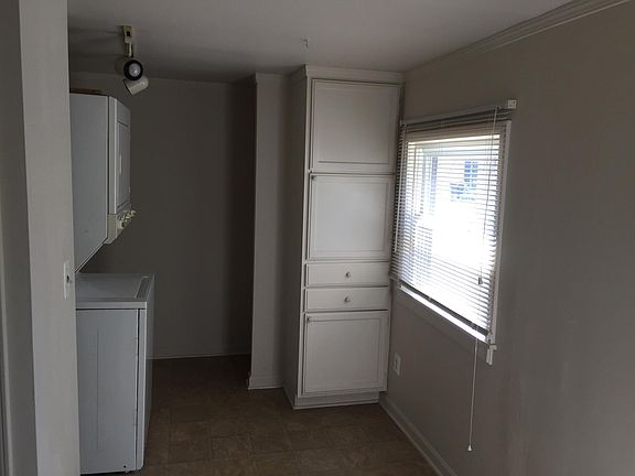 4th image of 19060 Delaware St