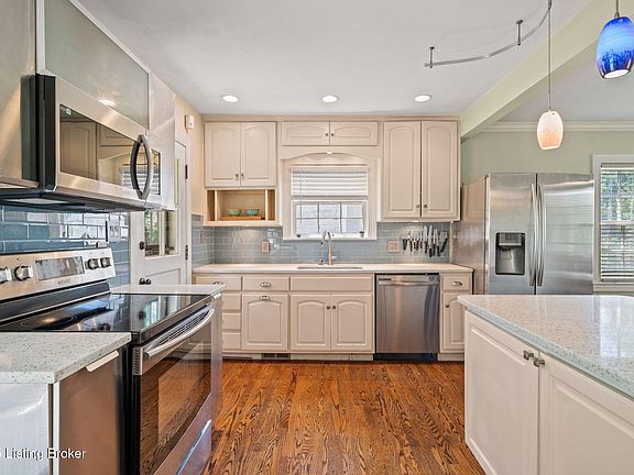 3rd image of 2424 Ashwood Dr