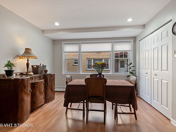 4th image of 1813 W Touhy Ave APT 2