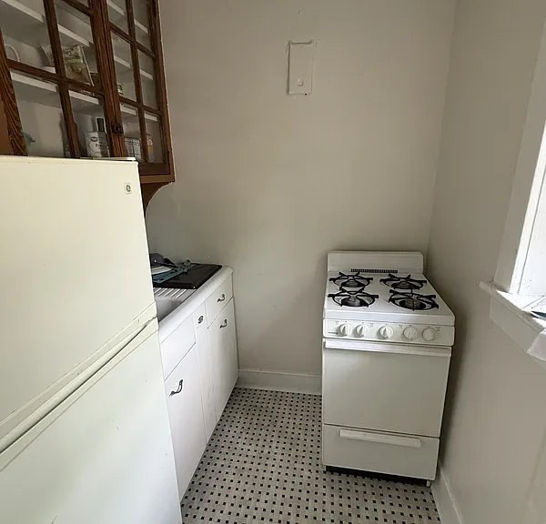 210 Drummond Pl #5 — Photo 9