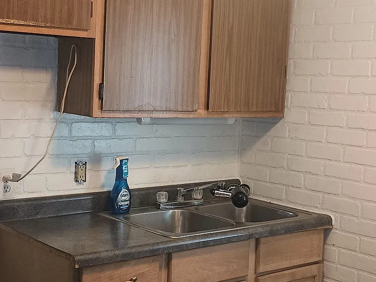 915 W Vine St — Photo 4