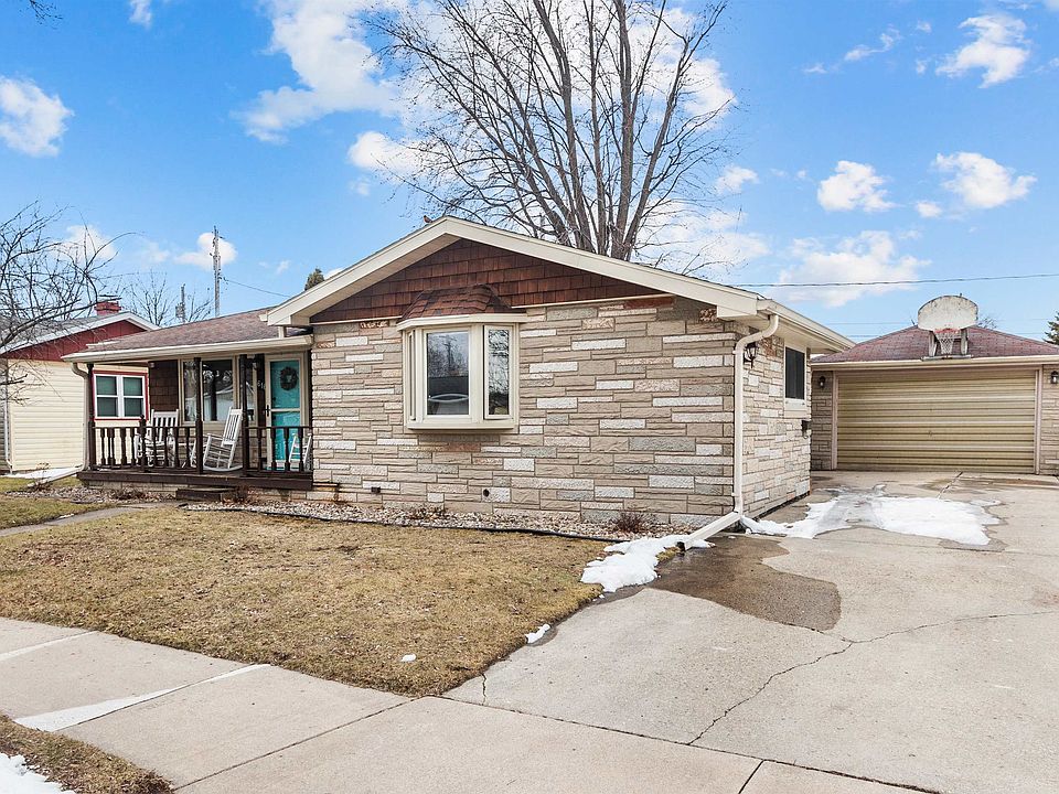 616 Park St, Combined Locks, WI 54113 Zillow