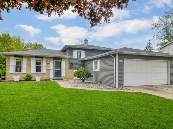 1174 Kent Ct, Wheaton, IL 60189
