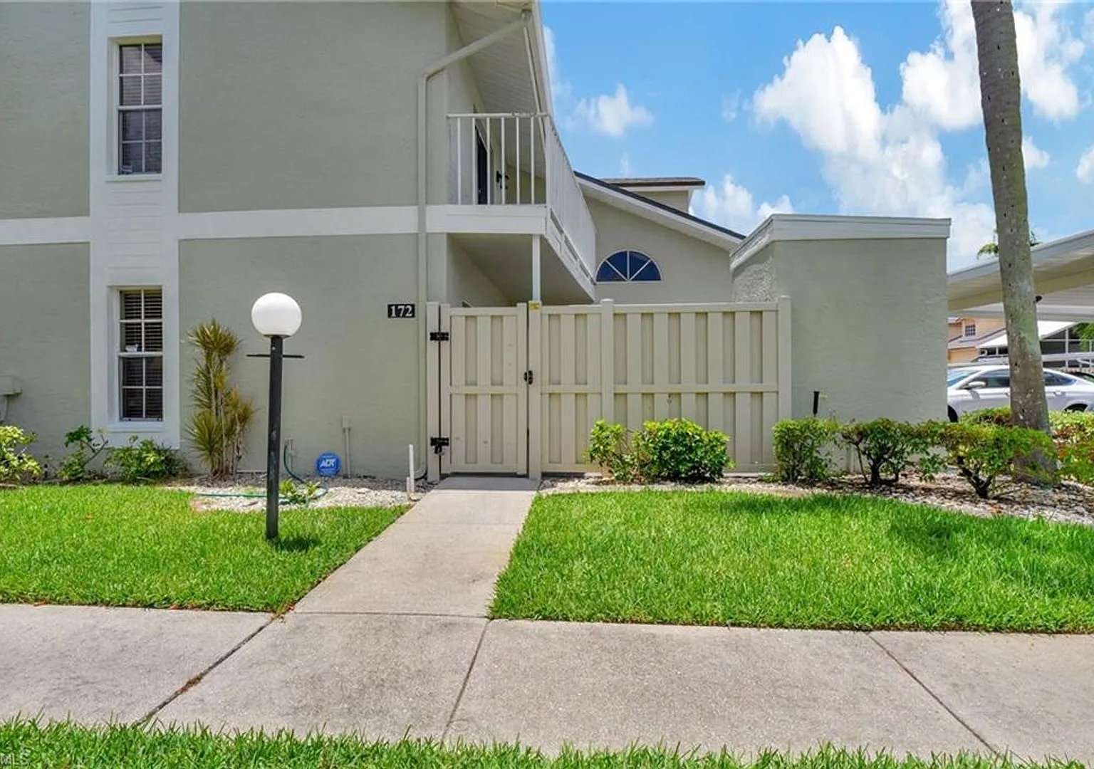 Beautiful Remodeled Townhome — Photo 1