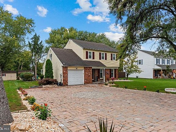 3rd image of 110 Village Green Ln
