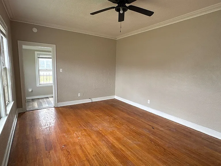 919 Barbara Dr — Photo 4