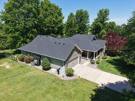 3rd image of 901 N Rodeo Court