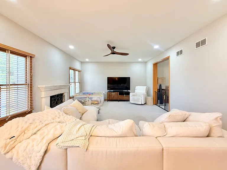 2052 Gardner Cir E — Photo 5