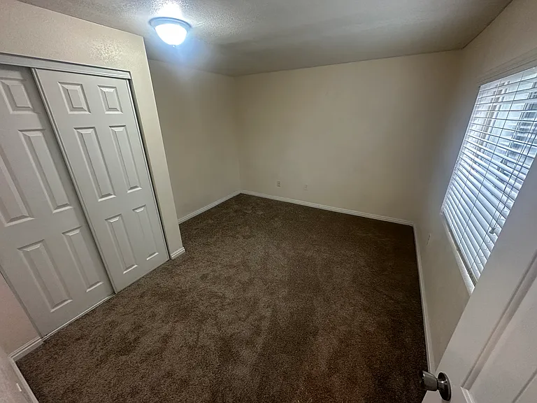 662 N 550 E — Photo 8
