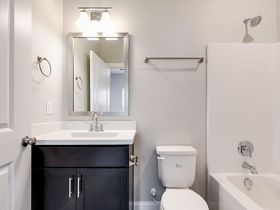 2nd image of 2806 Barton Ave