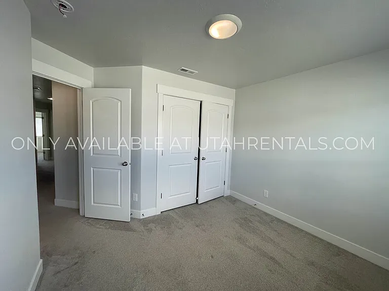 4237 W 2010 N — Photo 21