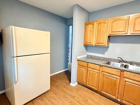 4th image of 71 Williams St #B