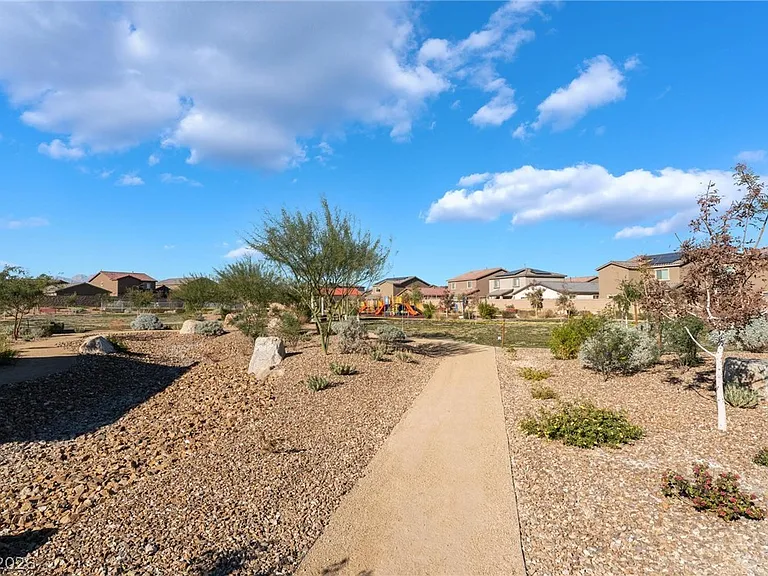 4149 Gold Desert St — Photo 37