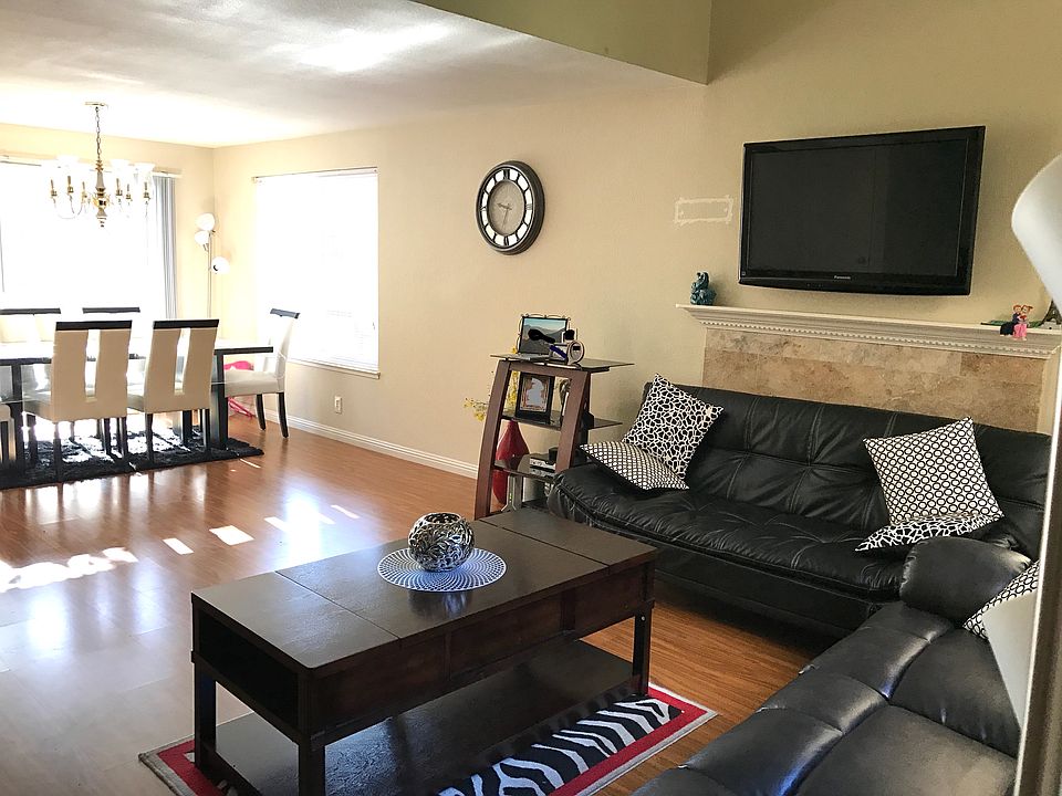 Spacious living room