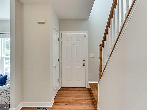 4th image of 9 Woodmont Ct