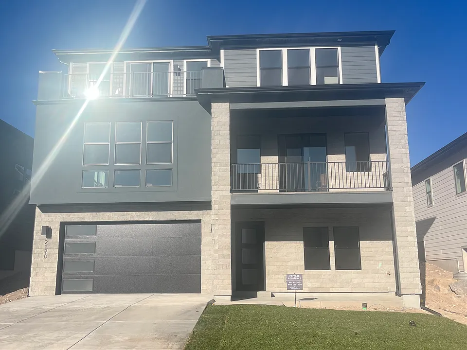 2178 N Coyote Bend Way