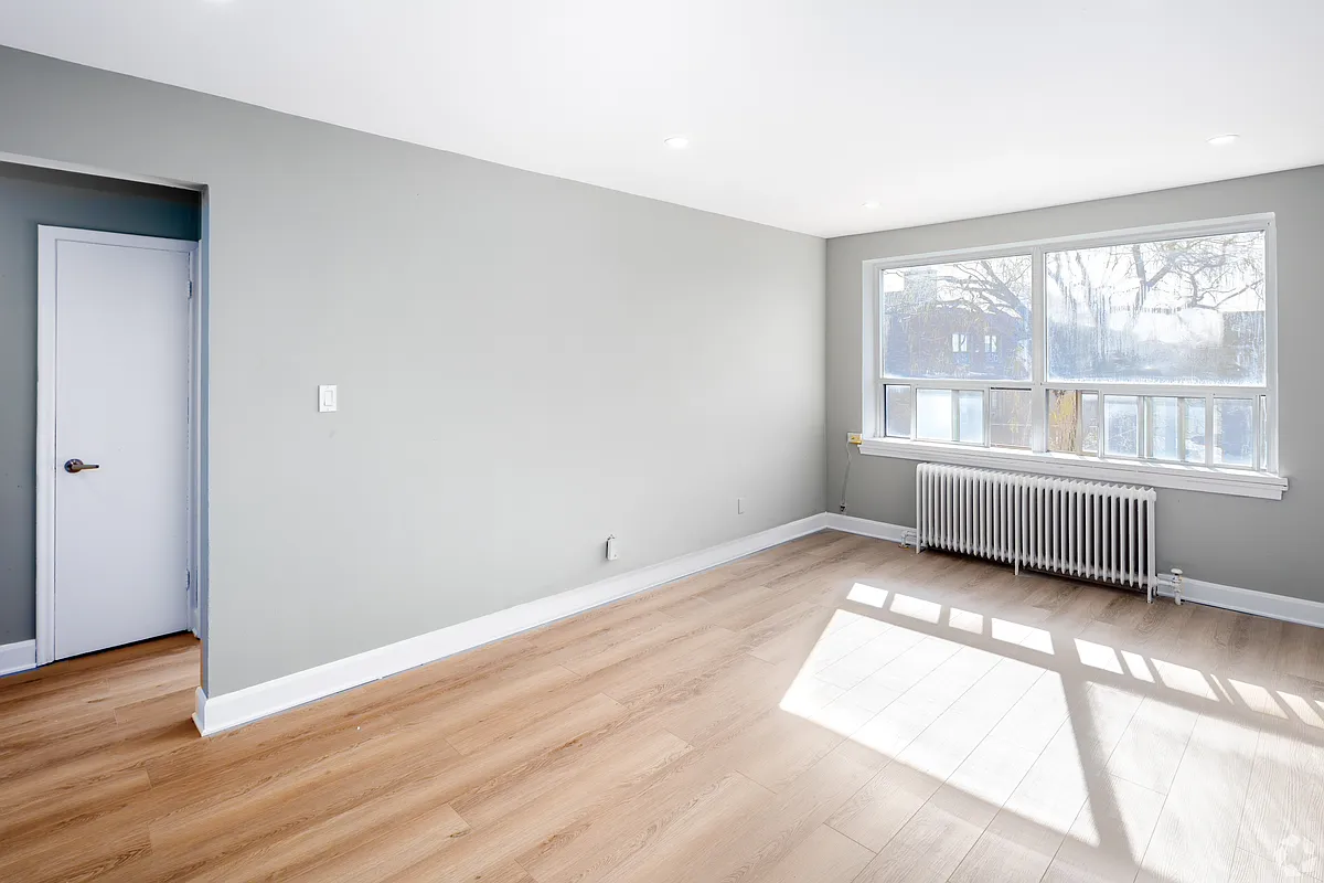 Building Photo - 2 Greentree Ct