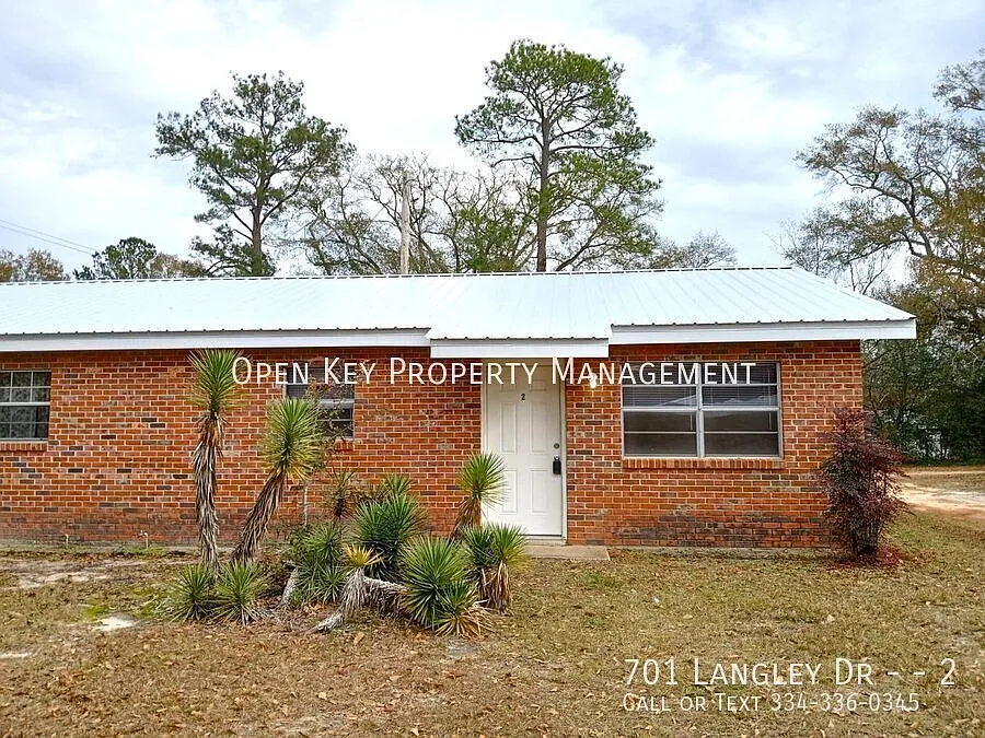 Building Photo - 701 Langley Dr #2