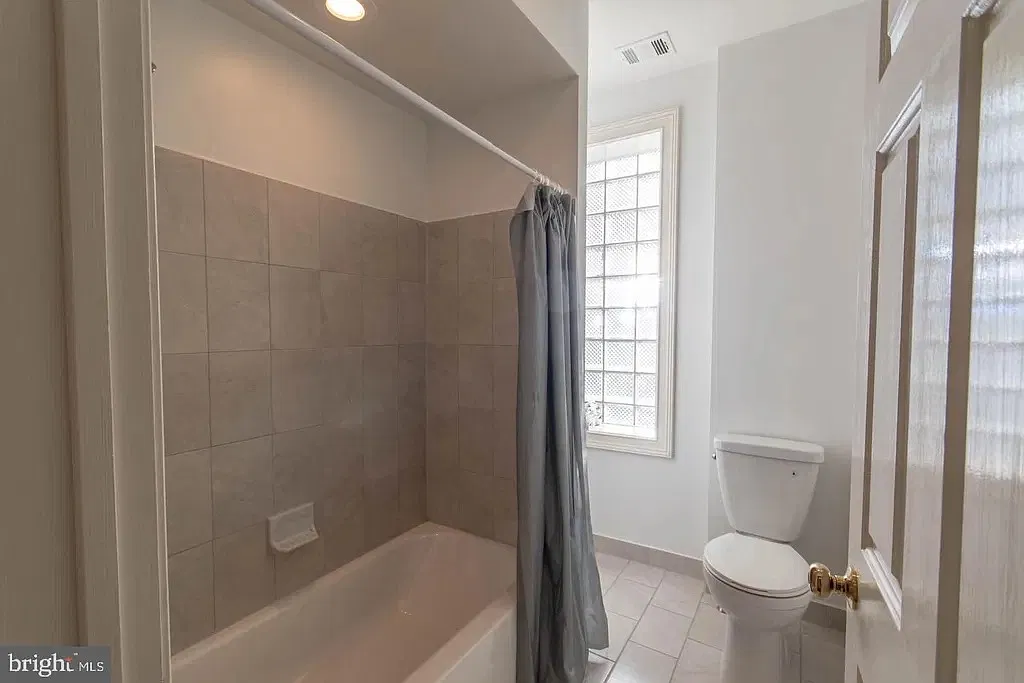 2 bed, 950 sqft, $1,800 — Photo 4