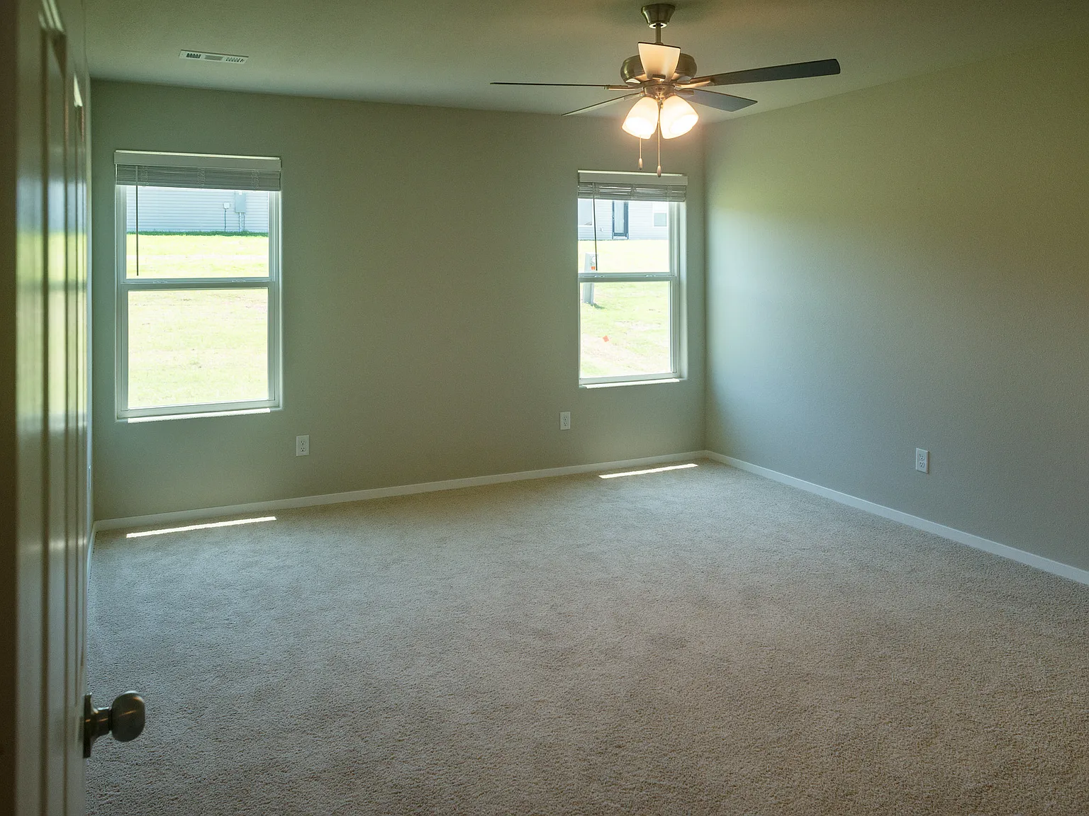 4 bed, 1559 sqft, $2,200 — Photo 3