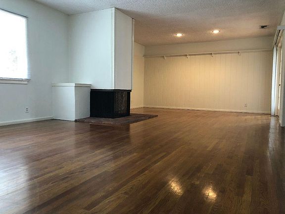 2nd image of 1949 Tondolea Ln